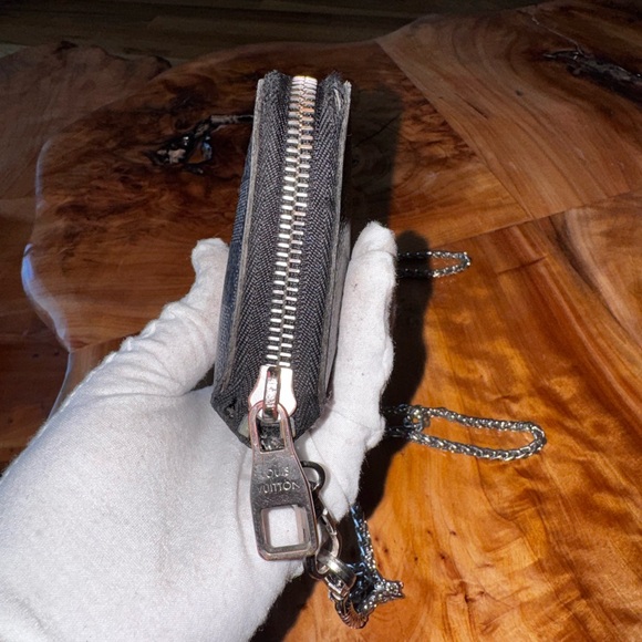 Louis Vuitton
Damier Graphite Pattern Coated Canvas Zippy Organizer Wallet - Picture 6 of 16